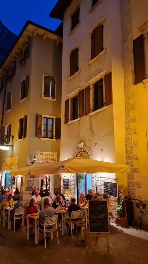 Appartamento Sunrise - Centro Storico N1 リーヴァ・デル・ガルダ エクステリア 写真