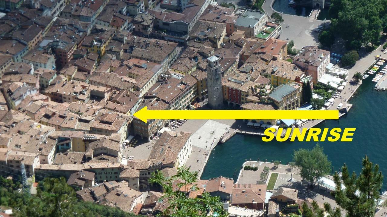 Appartamento Sunrise - Centro Storico N1 リーヴァ・デル・ガルダ エクステリア 写真